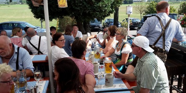 Ozapft is Oktoberfest Kikis Tante Ju Restaurant Walldorf