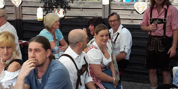 Ozapft is Oktoberfest Kikis Tante Ju Restaurant Walldorf